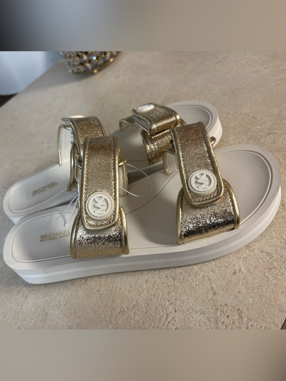Sandal-like footwear with straps